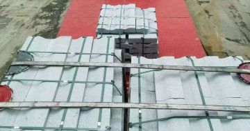 朝阳 芝麻白仿形加直形路沿石出货日常