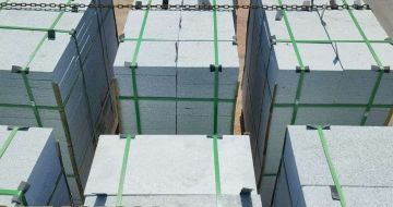 朝阳 芝麻白花岗岩5公分地铺石 花岗岩厂家工厂装车日常