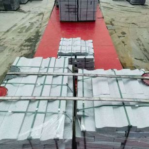 朝阳 芝麻白仿形加直形路沿石出货日常