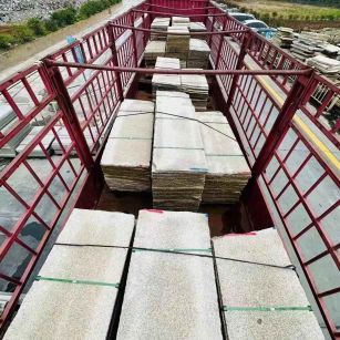 朝阳 黄金麻花岗岩荔枝面，光面毛板装车完成