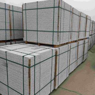 朝阳 白麻花岗岩石材荔枝面地铺石（300*600*50）