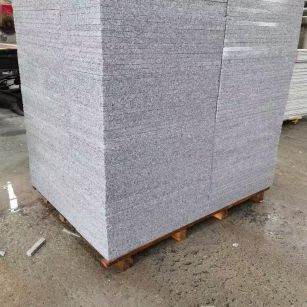 朝阳 芝麻白火烧面1.8厚300*600地铺石，尺寸标准，厚薄均匀