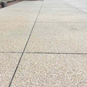 朝阳 黄金麻花岗岩石板材荔枝面地面铺装效果