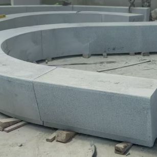 朝阳 芝麻白花岗岩光面弧形坐凳