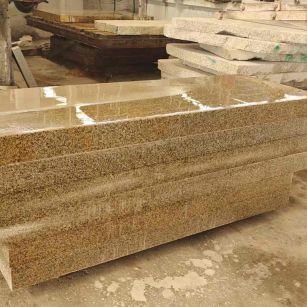 朝阳 黄金麻栏杆料半成品加工中