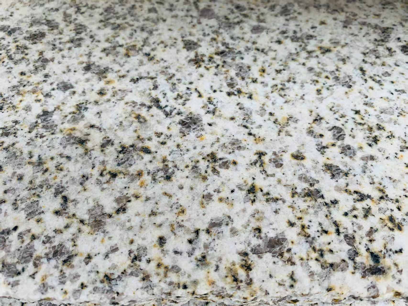 朝阳 黄金麻花岗岩石材浅黄光面