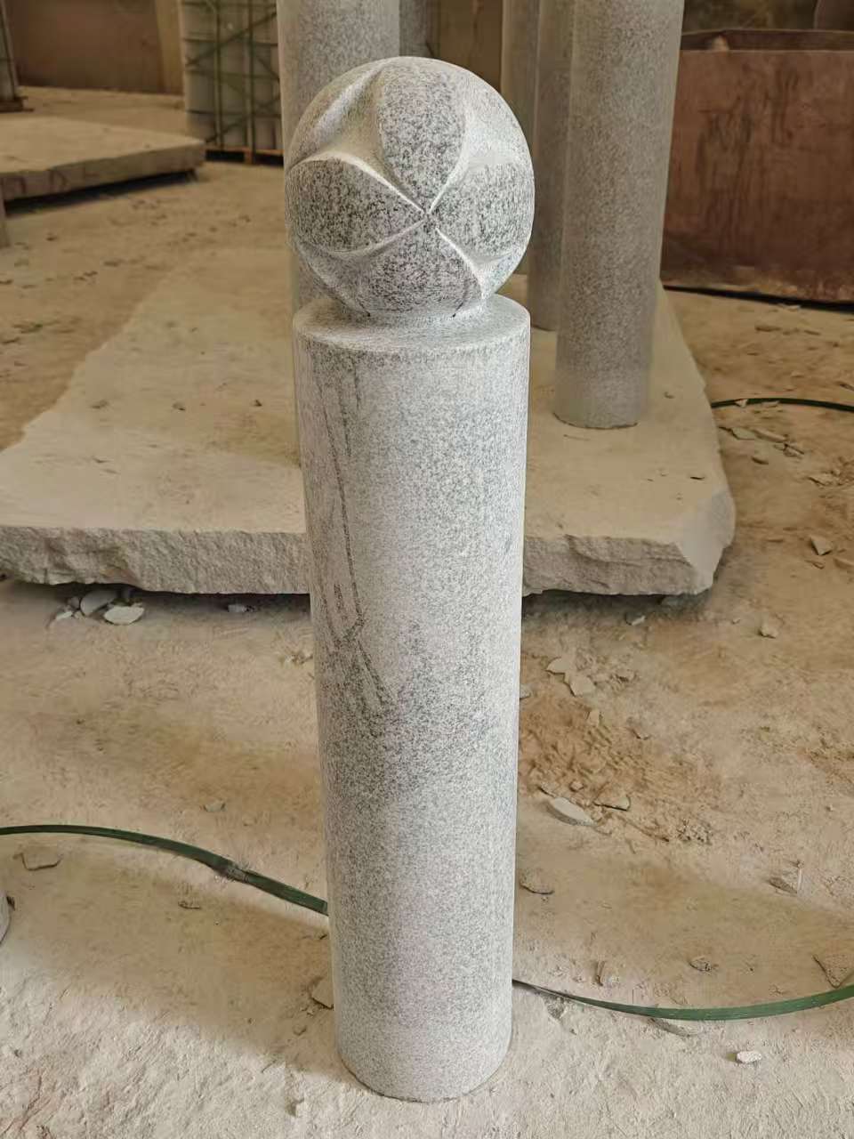 朝阳 芝麻白花岗岩石材挡车石柱、停车柱、圆柱挡车柱、方柱挡车柱等