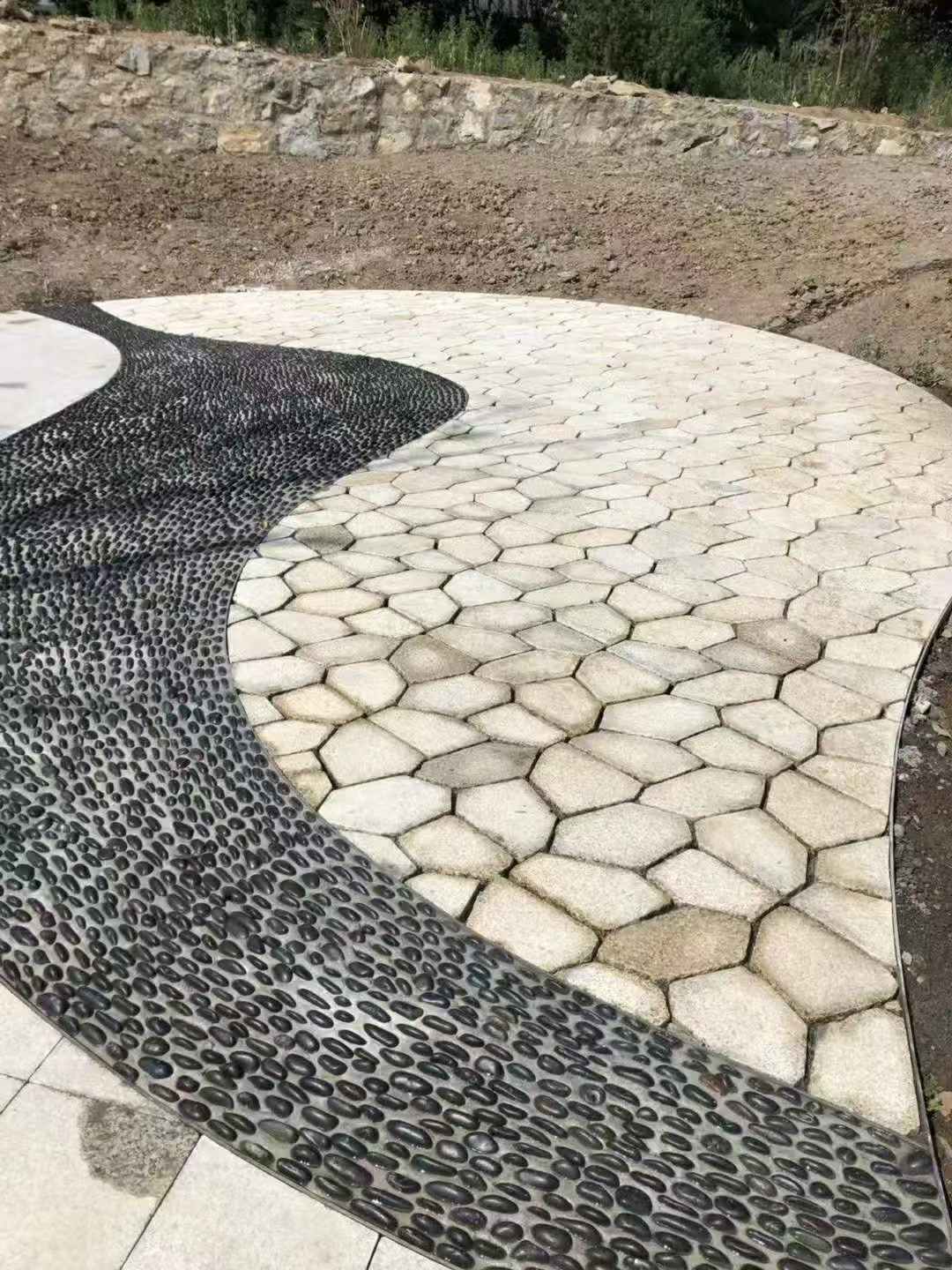 朝阳 黄金麻冰裂纹地铺石工地铺装案例