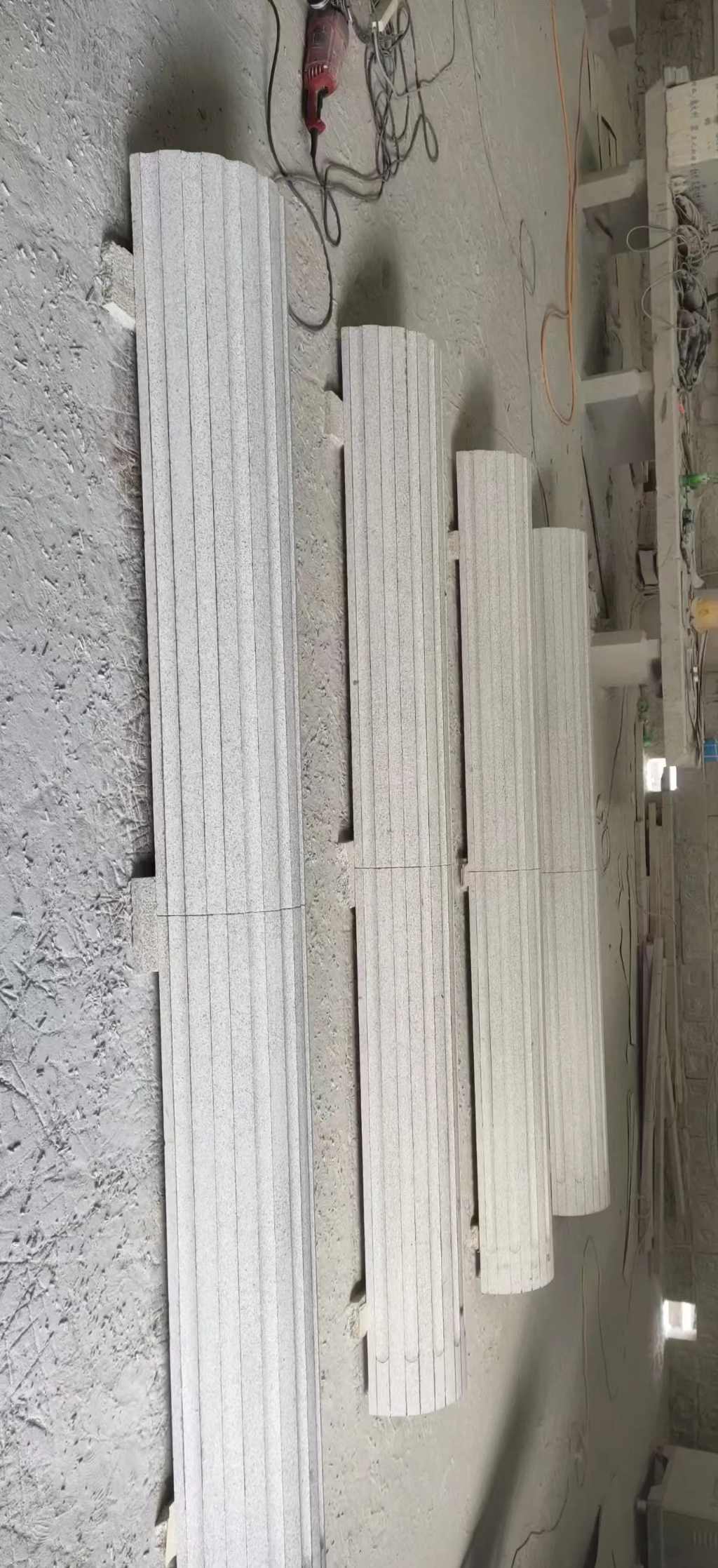 朝阳 花岗岩厂家带你看白麻花岗岩门楼大柱柱皮