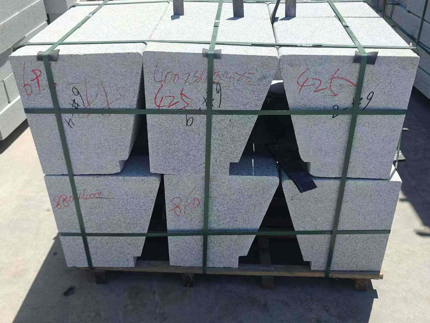 朝阳 芝麻白异形坐凳，石凳