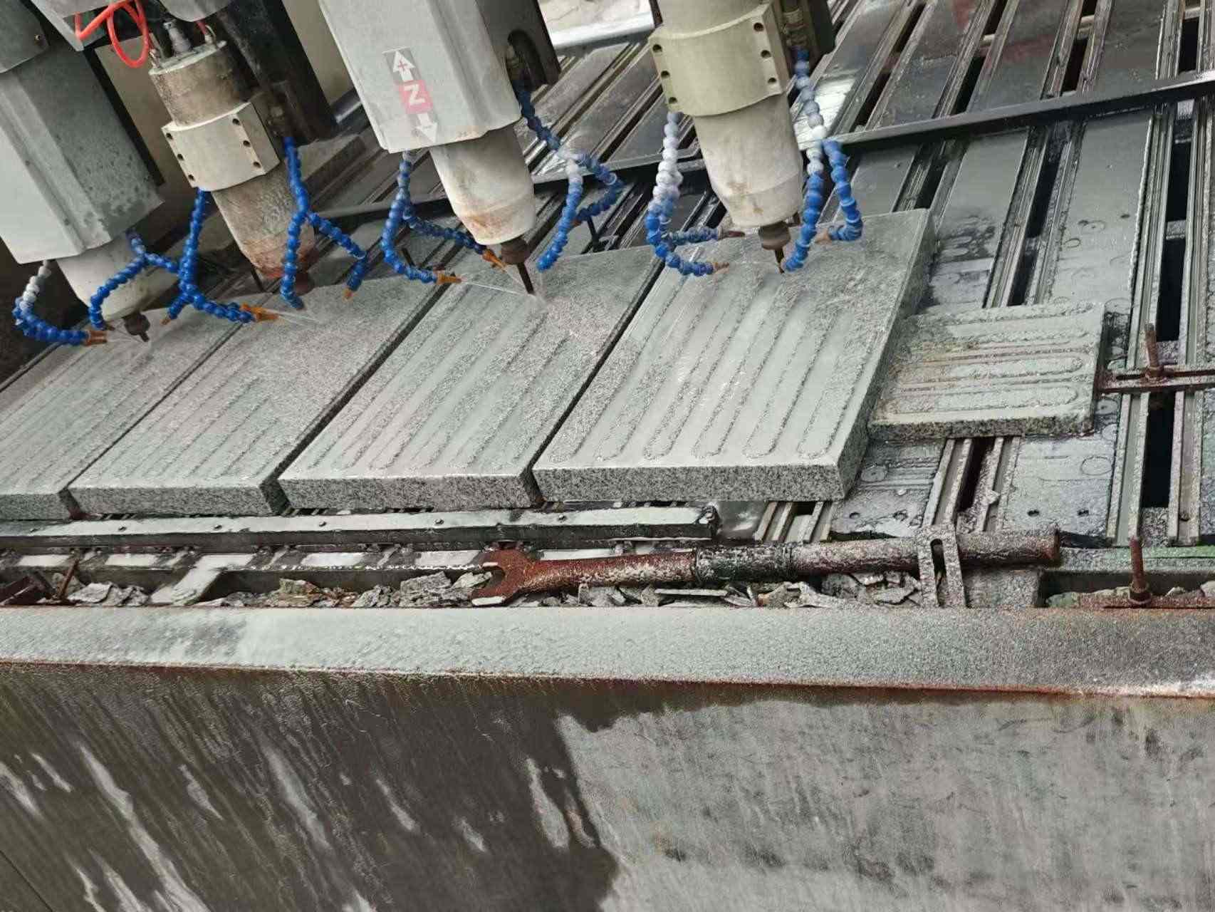 朝阳 芝麻白花岗岩荔枝面盲道雕刻