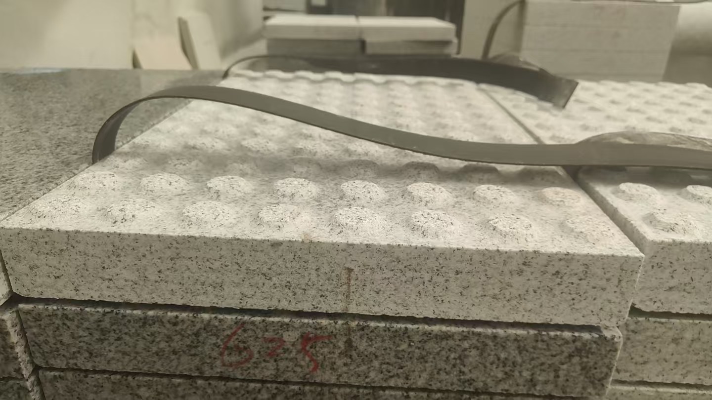 朝阳 芝麻白花岗岩6.0公分荔枝面五轴加工雕刻盲点