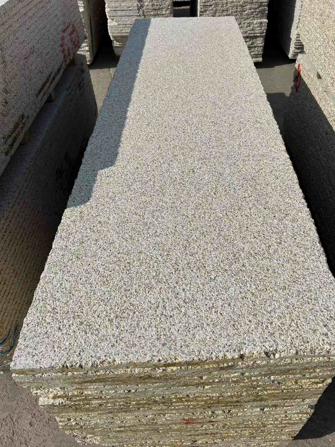 朝阳 黄金麻花岗岩荔枝面毛板，半成品