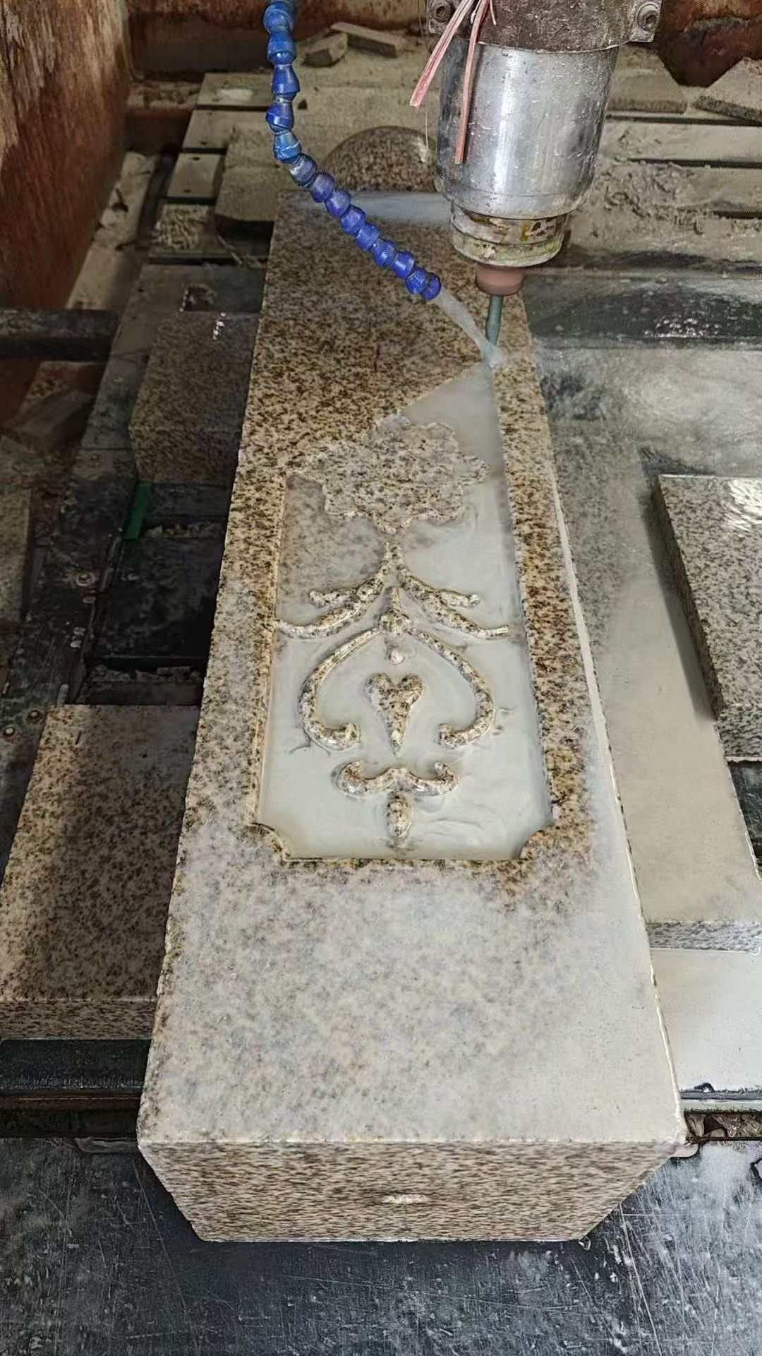 朝阳 黄金麻花岗岩异形加工雕刻栏杆大柱