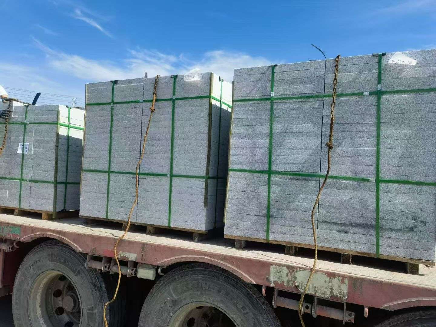 朝阳 芝麻白花岗岩地铺石装车日常