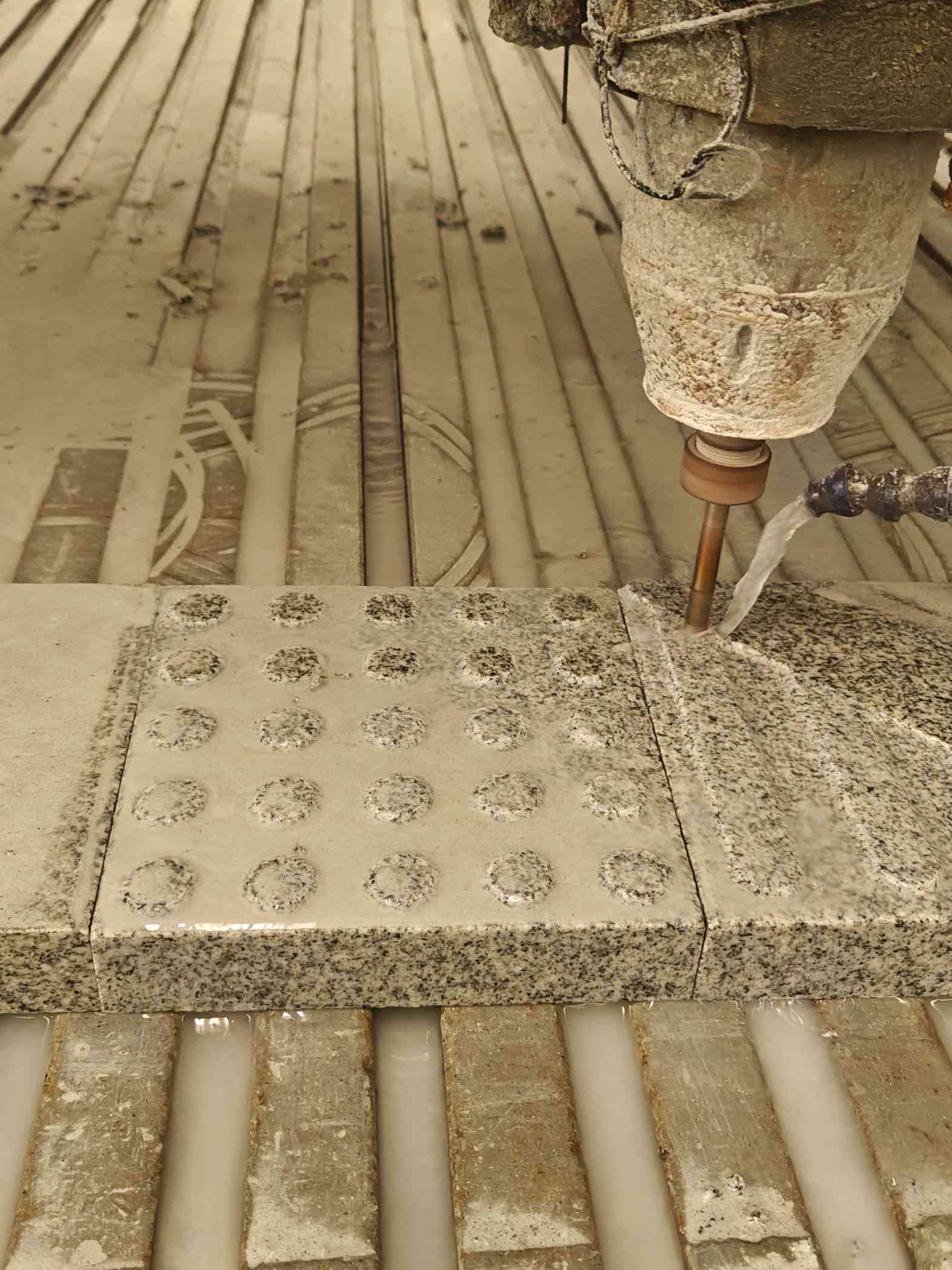 朝阳 芝麻白花岗岩石材盲人石、盲道石、盲点石