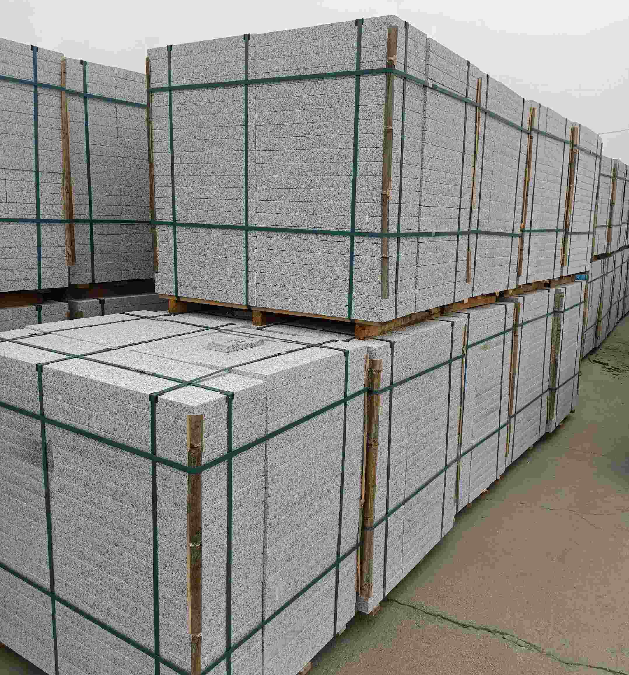 朝阳 白麻花岗岩石材荔枝面地铺石（300*600*50）