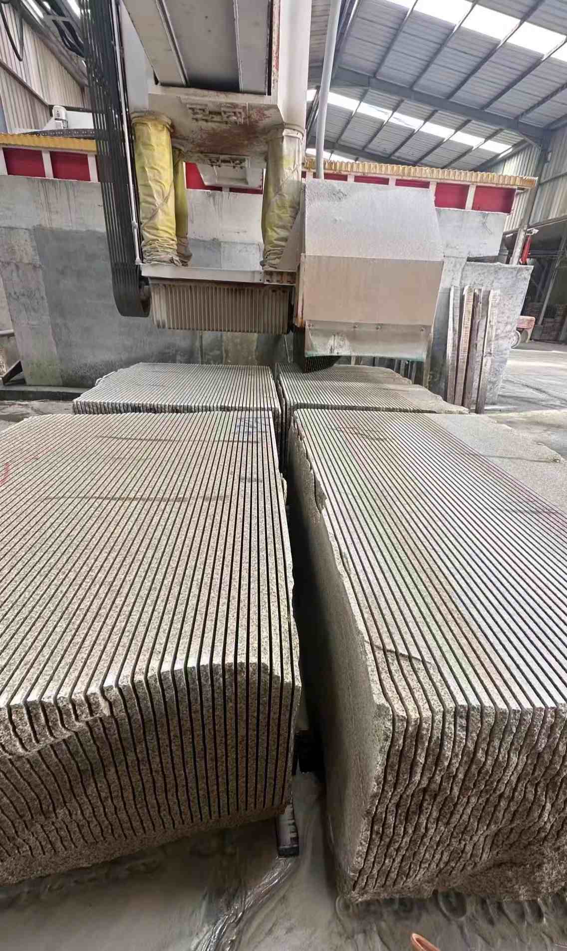 朝阳 车间生产日常，黄金麻白麻花岗岩