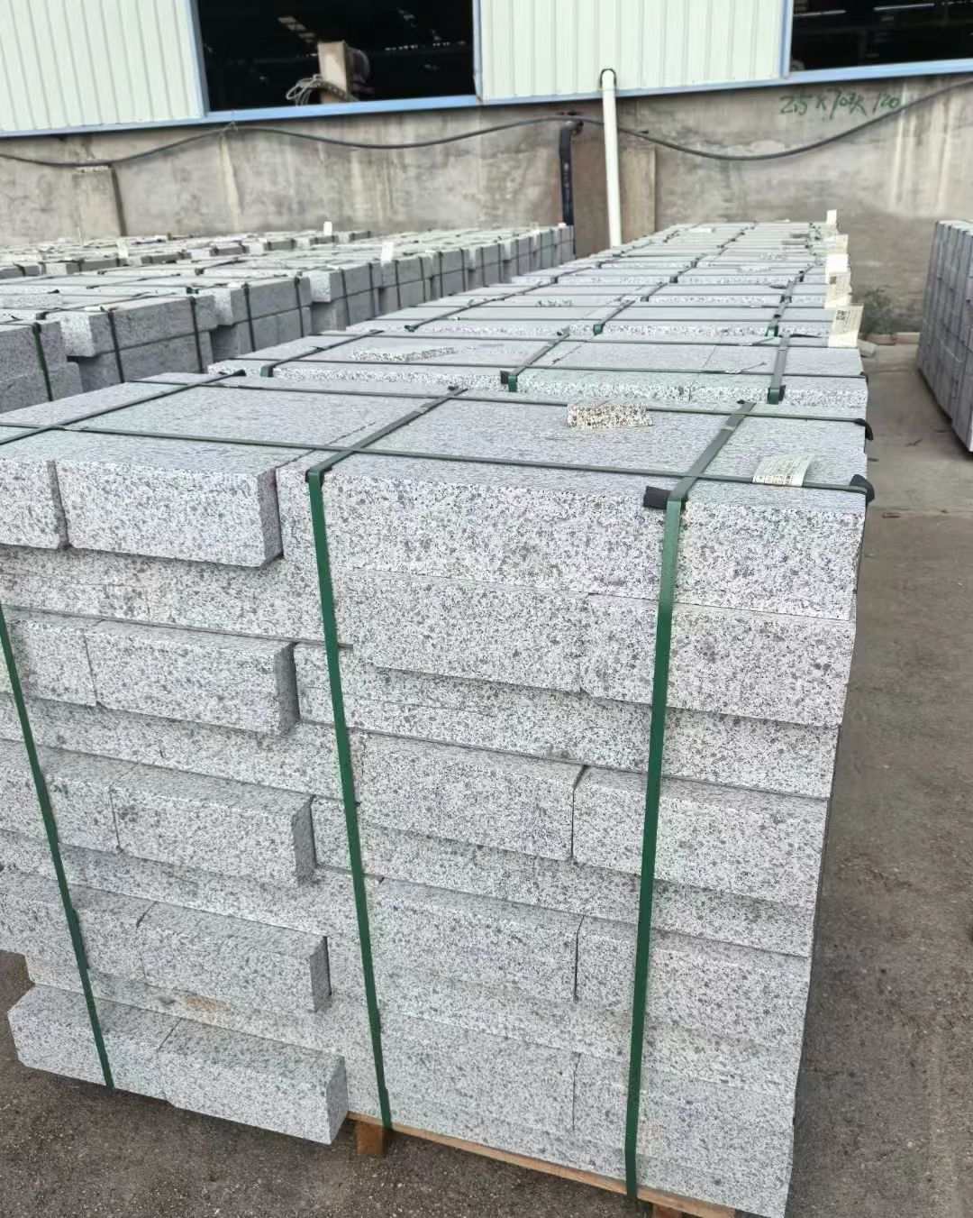 朝阳 白麻花岗岩路沿石，弧形路沿石，道牙石，马路牙子，界石，路缘石，平沿石，直岩石，平缘石等