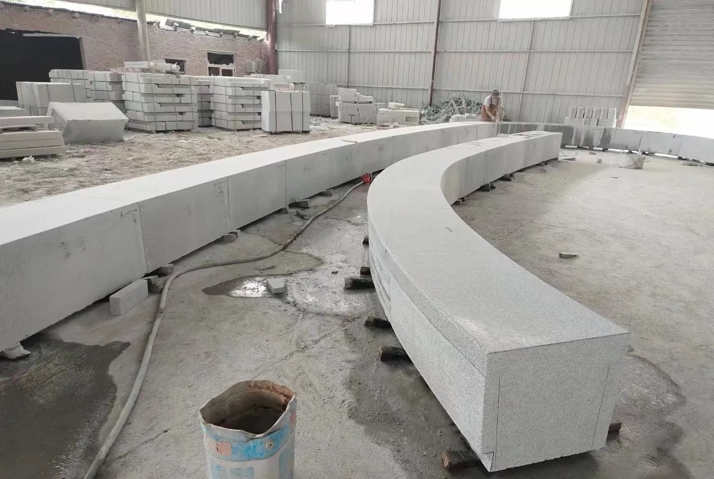 朝阳芝麻白花岗岩石板材 园林光面弧形坐凳