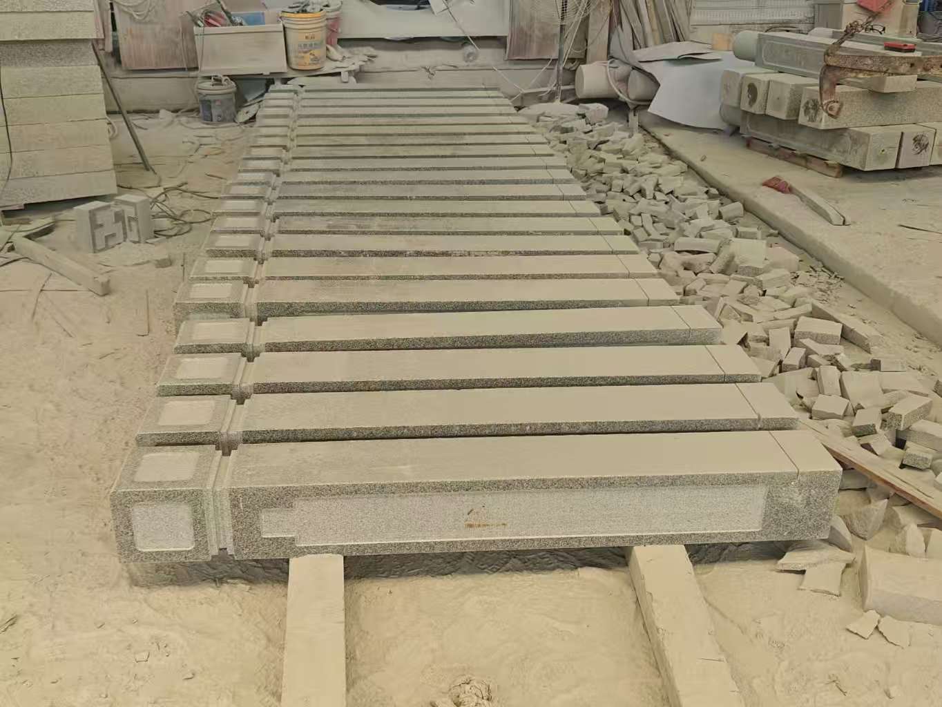 朝阳 芝麻白异形加工雕刻-栏杆大柱，方柱