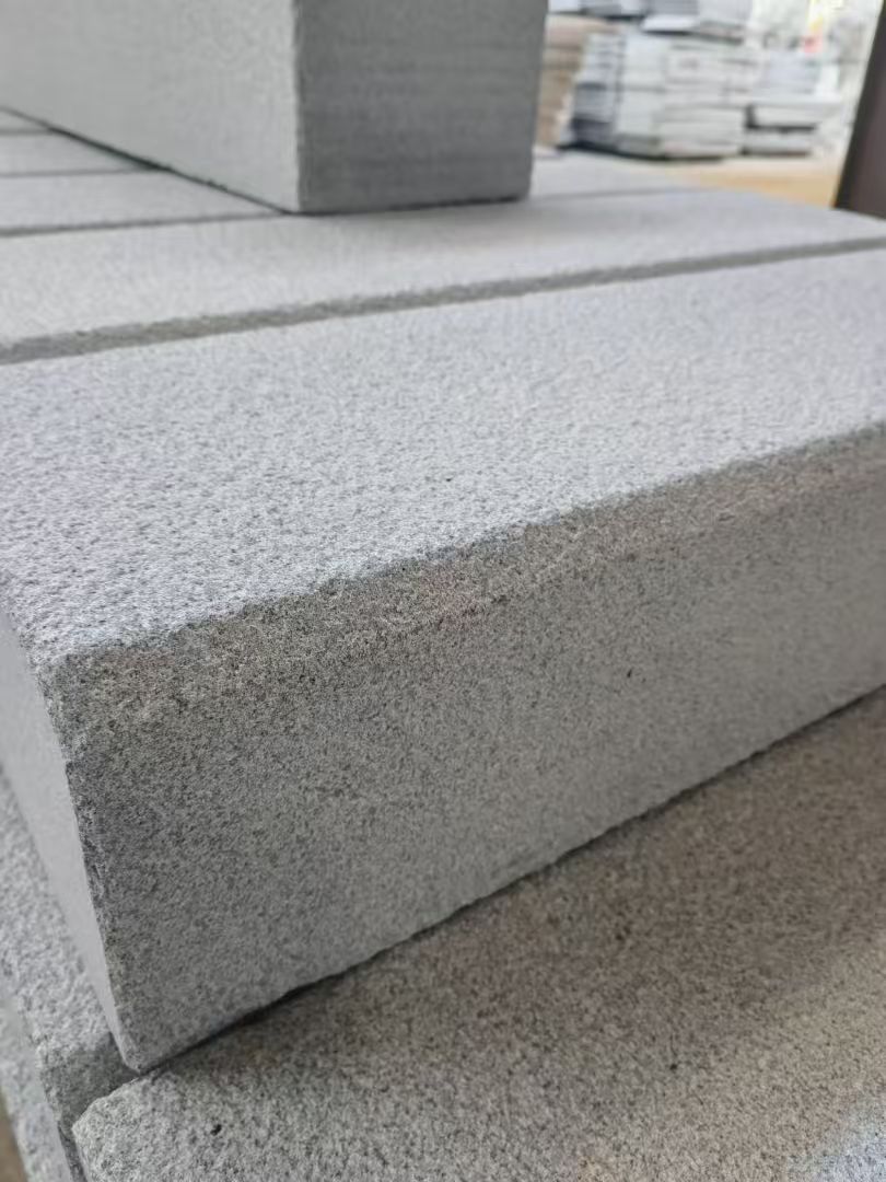 朝阳 芝麻灰荔枝面路沿石