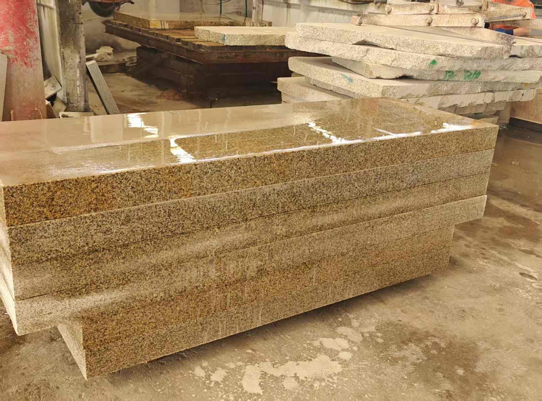 朝阳 黄金麻栏杆料半成品加工中