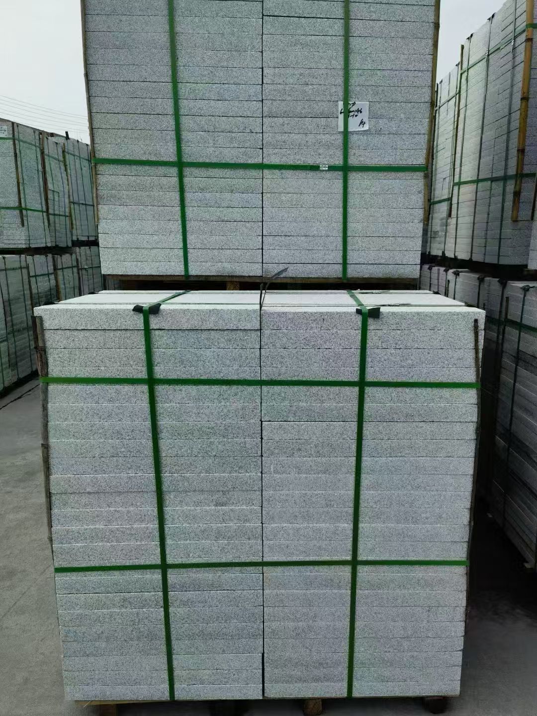 朝阳 芝麻白火烧，园林广场市政工程地铺石，1.8~5.0厚均有现货