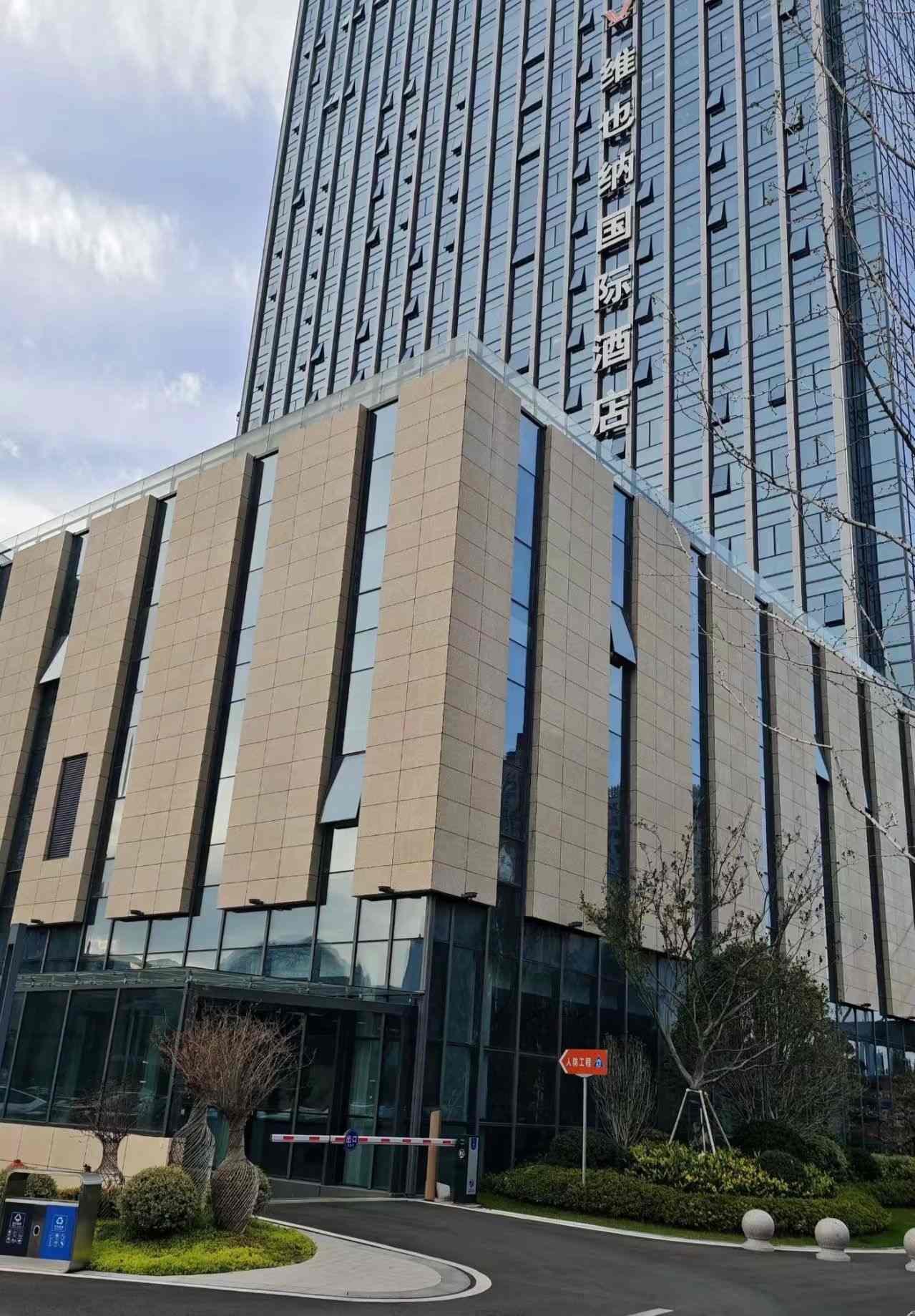 朝阳 黄金麻花岗岩外墙干挂