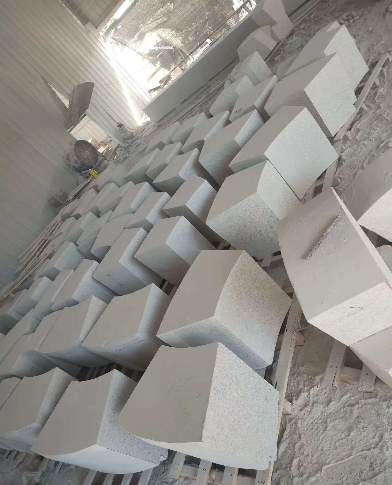 朝阳 白麻花岗岩异形坐凳