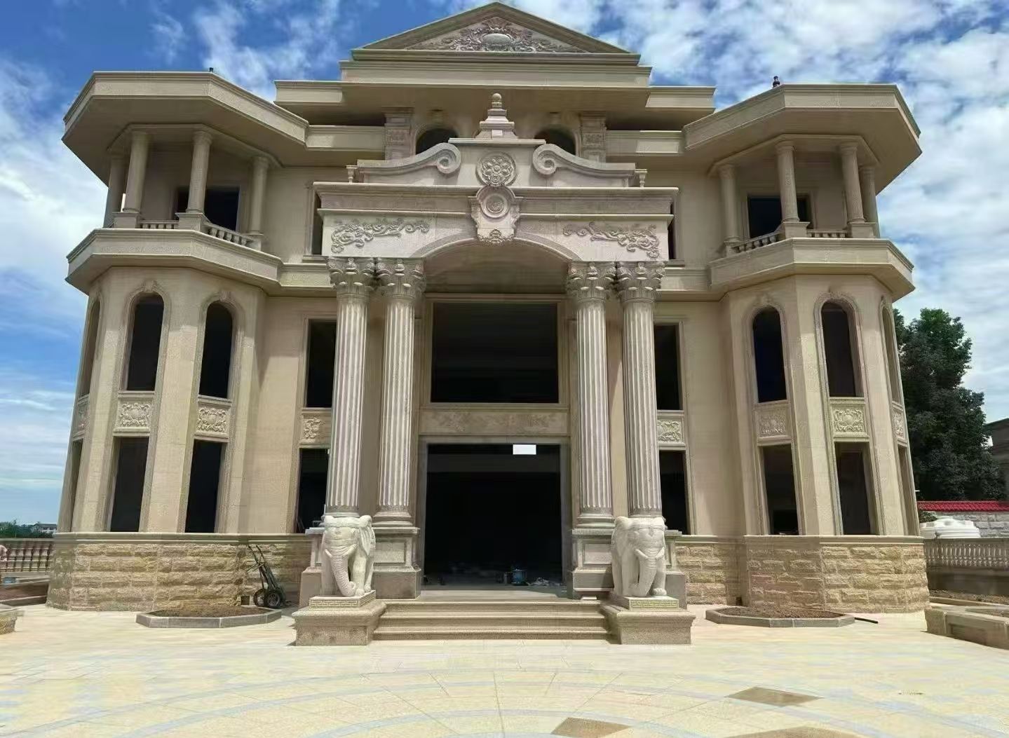 朝阳 黄金麻别墅外墙干挂，大柱，大象，蘑菇石，雕花板