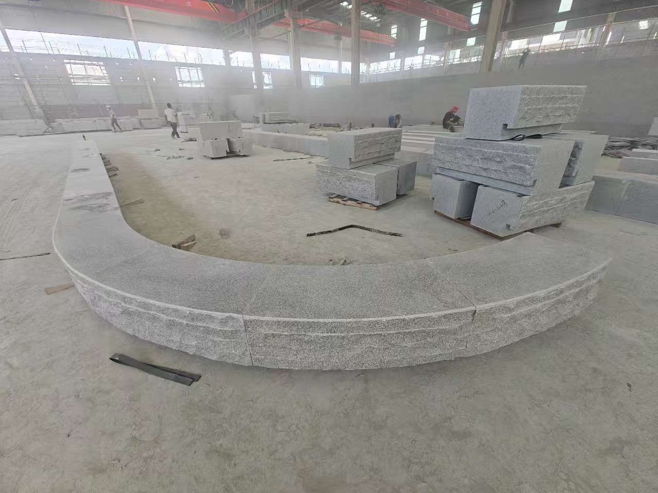 朝阳 芝麻白异形坐凳，自然面光面弧形加工