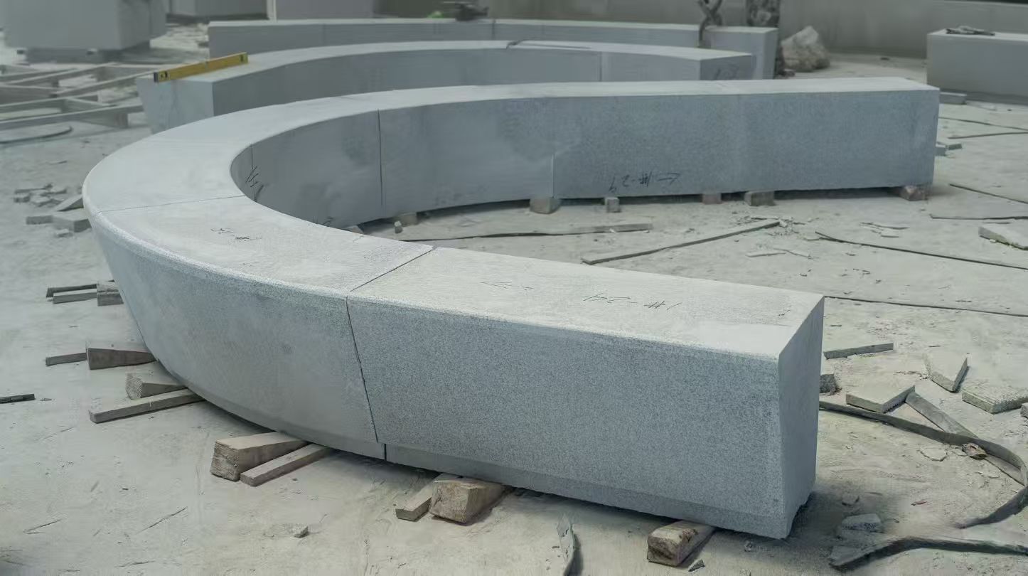 朝阳 芝麻白花岗岩光面弧形坐凳